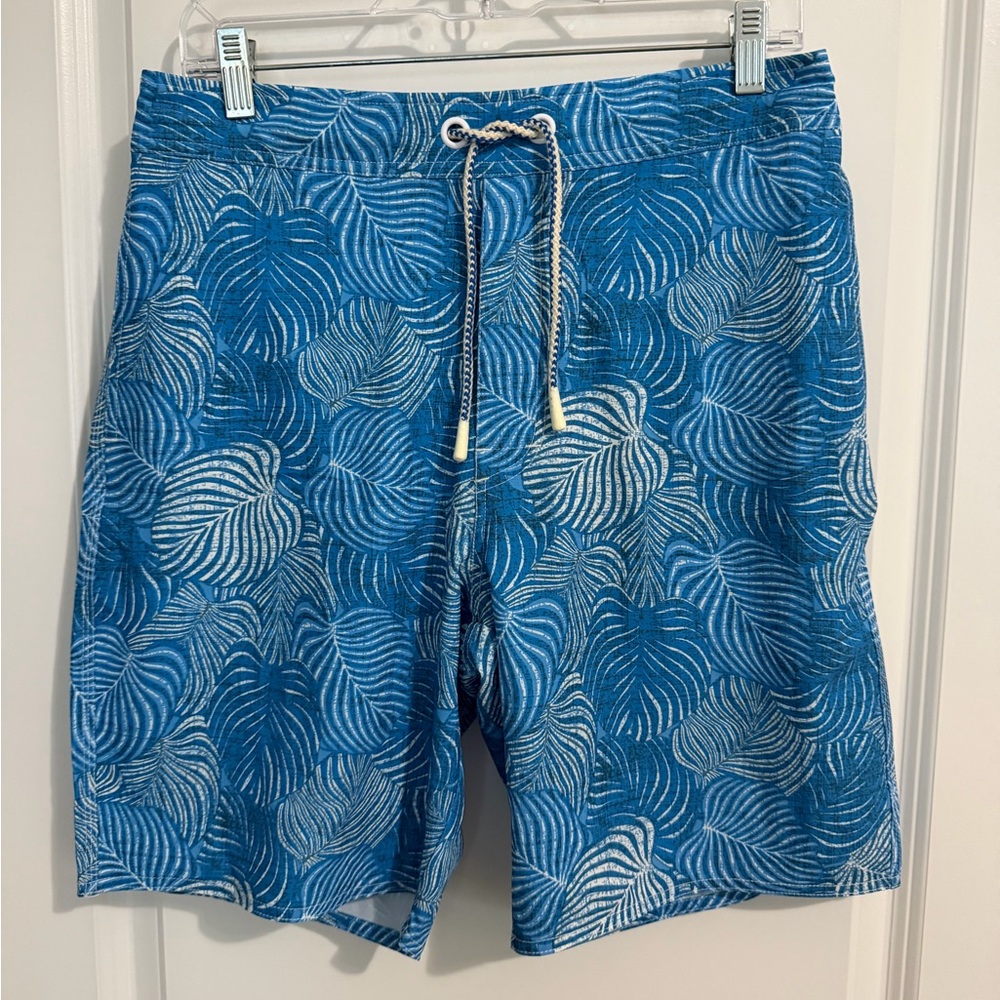 Johnnie-o Men’s 9” Swim Trunks Blue Batik Leaf Print Size Medium